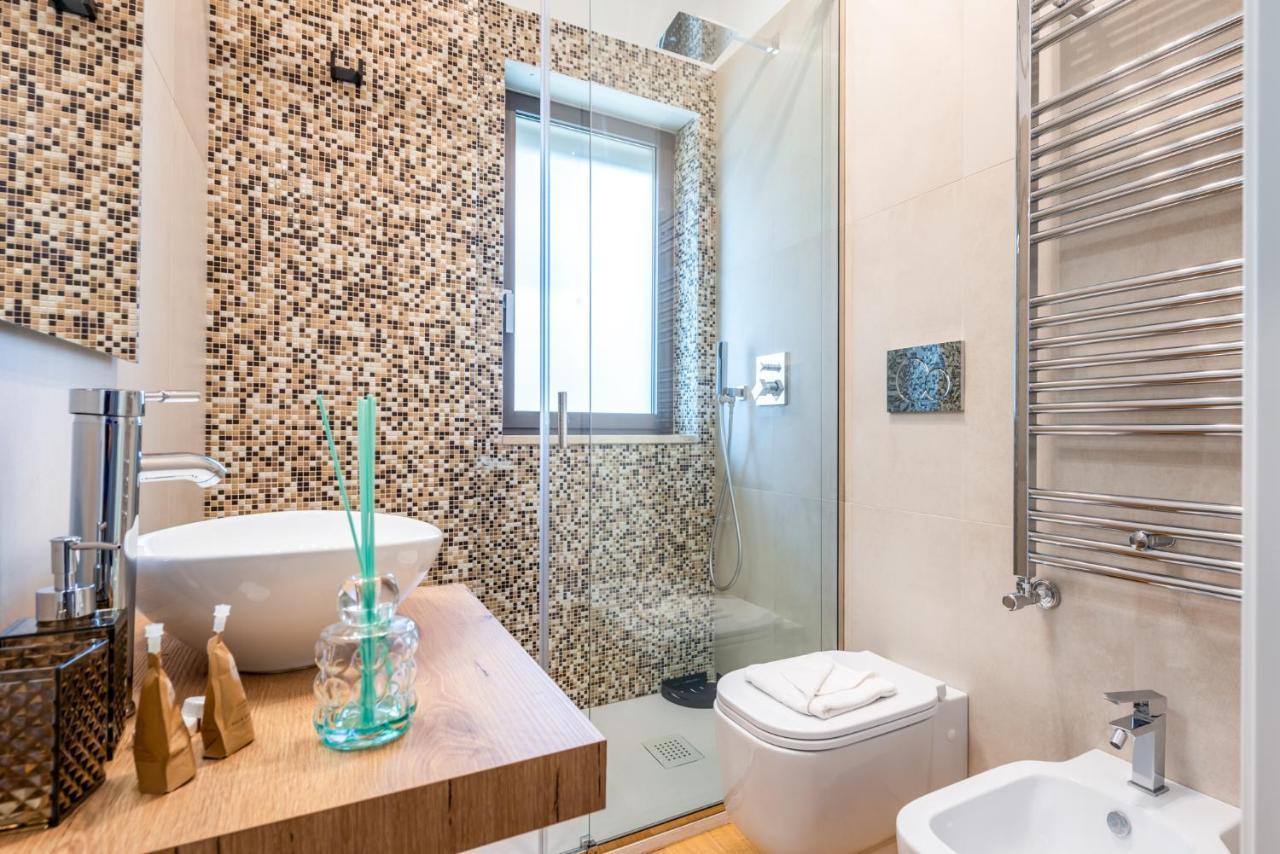 Central & Elegant Room Near The Station Bari Exterior photo